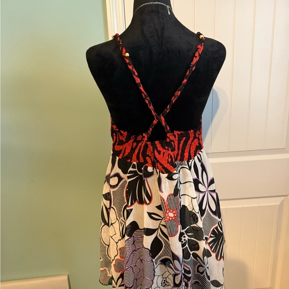 Bisou |bisou Red and Black Floral top size large - Picture 3 of 4